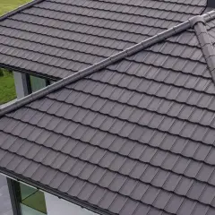 Ile waży dachówka? Sprawdź, jak wpływa na konstrukcję dachu