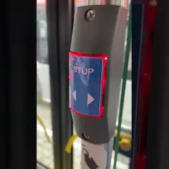 Jak otworzyć drzwi w autobusie - proste sposoby na łatwe wejście
