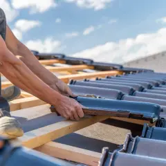 Jak układać dachówkę: skuteczne techniki i błędy, których warto unikać
