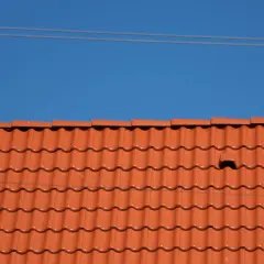 Dachówki wentylacyjne kiedy stosować? Kluczowe zasady i korzyści dla Twojego dachu