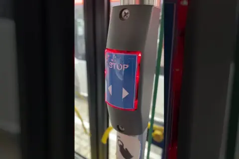 Jak otworzyć drzwi w autobusie - proste sposoby na łatwe wejście