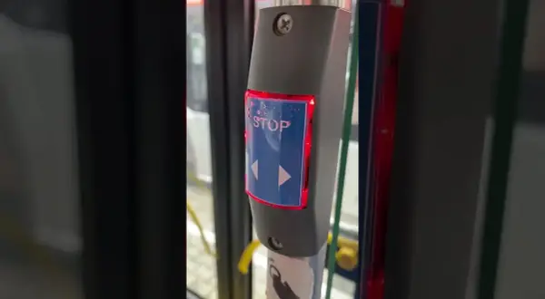 Jak otworzyć drzwi w autobusie - proste sposoby na łatwe wejście