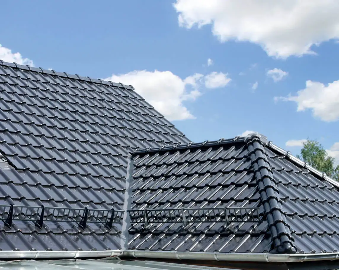 Zdjęcie Ile kosztuje dach z dachówki? Ceny i tajniki budowy dachu 150 m²