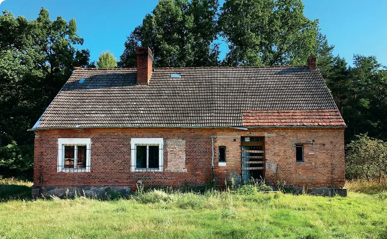Zdjęcie Dachówka czy blachodachówka na stary dom: co wybrać, aby nie żałować?