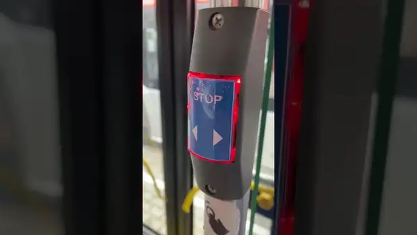 Jak otworzyć drzwi w autobusie - proste sposoby na łatwe wejście
